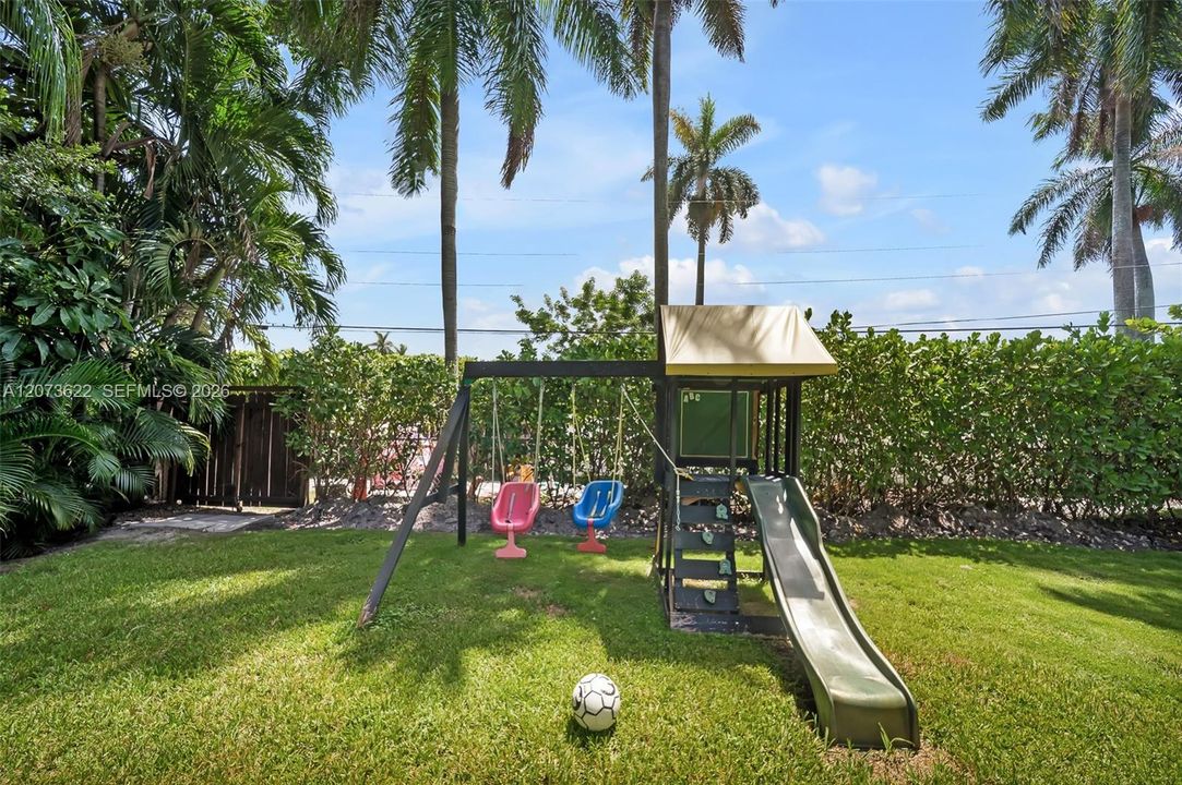 For Rent: $6,500 (3 beds, 3 baths, 1516 Square Feet)