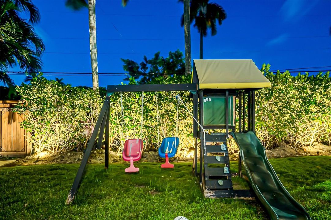 For Rent: $6,500 (3 beds, 3 baths, 1516 Square Feet)