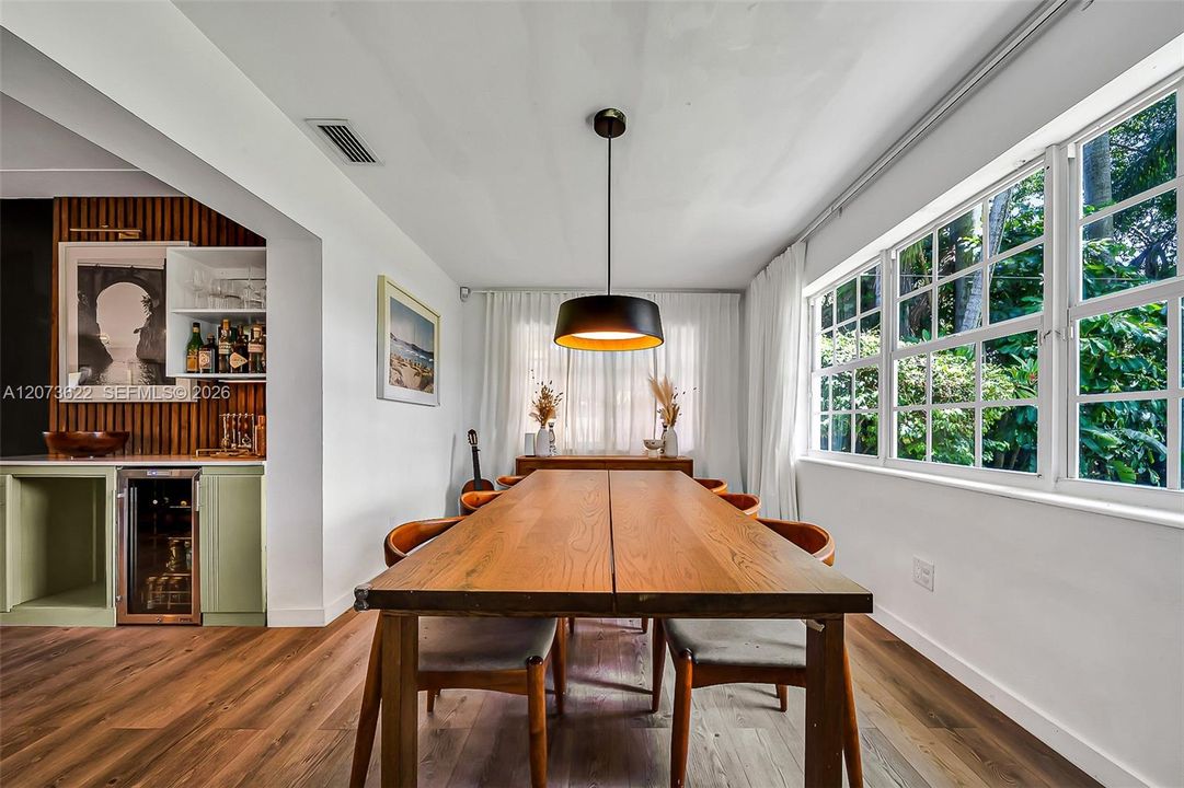 For Rent: $6,500 (3 beds, 3 baths, 1516 Square Feet)
