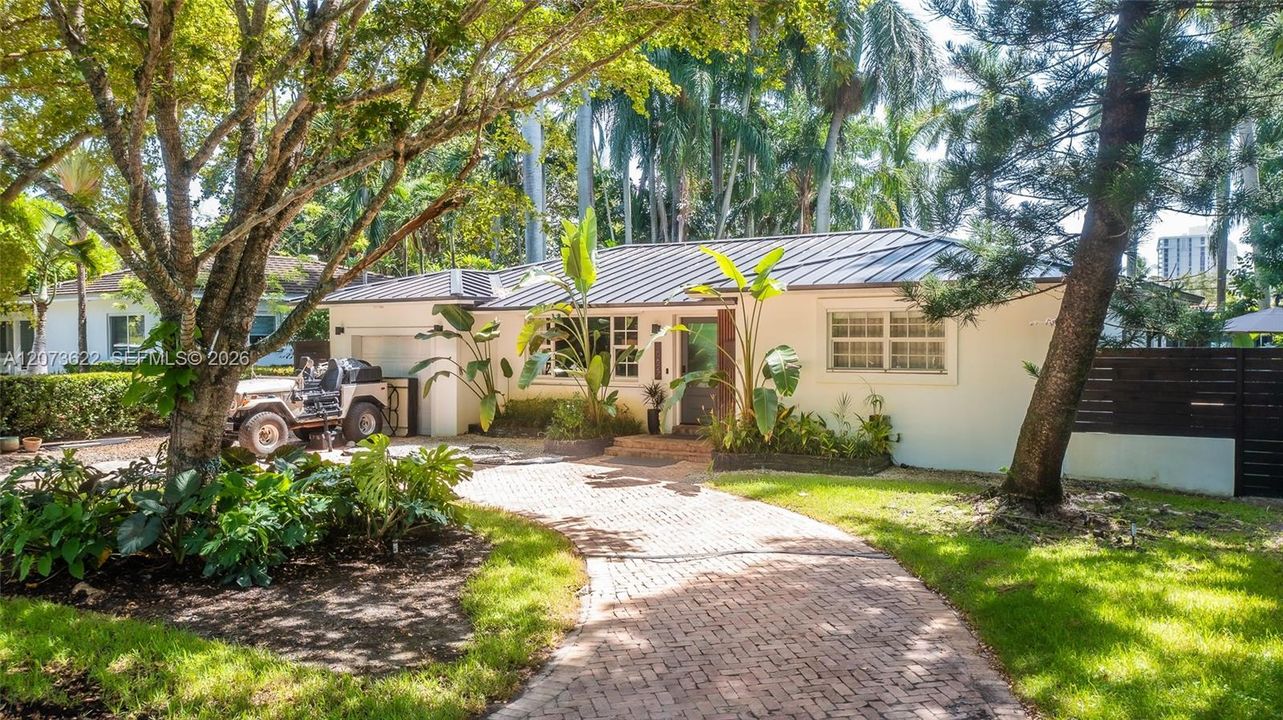For Rent: $6,500 (3 beds, 3 baths, 1516 Square Feet)
