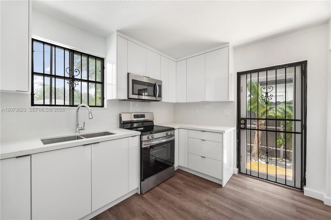 For Rent: $3,300 (4 beds, 2 baths, 1372 Square Feet)