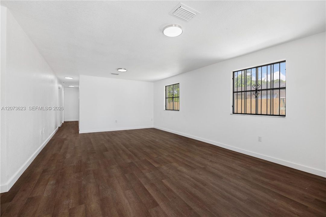 For Rent: $3,300 (4 beds, 2 baths, 1372 Square Feet)