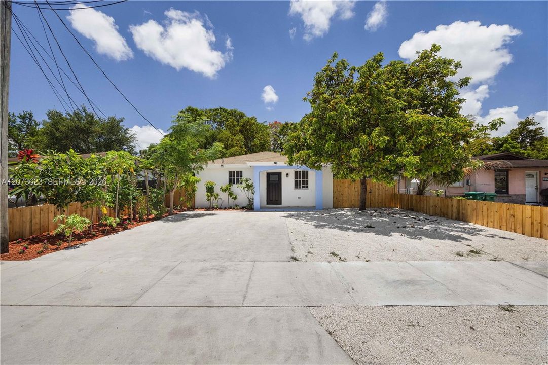 For Rent: $3,300 (4 beds, 2 baths, 1372 Square Feet)