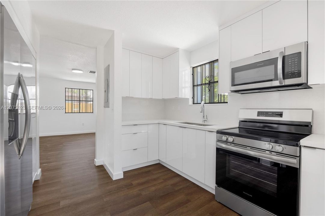 For Rent: $3,300 (4 beds, 2 baths, 1372 Square Feet)