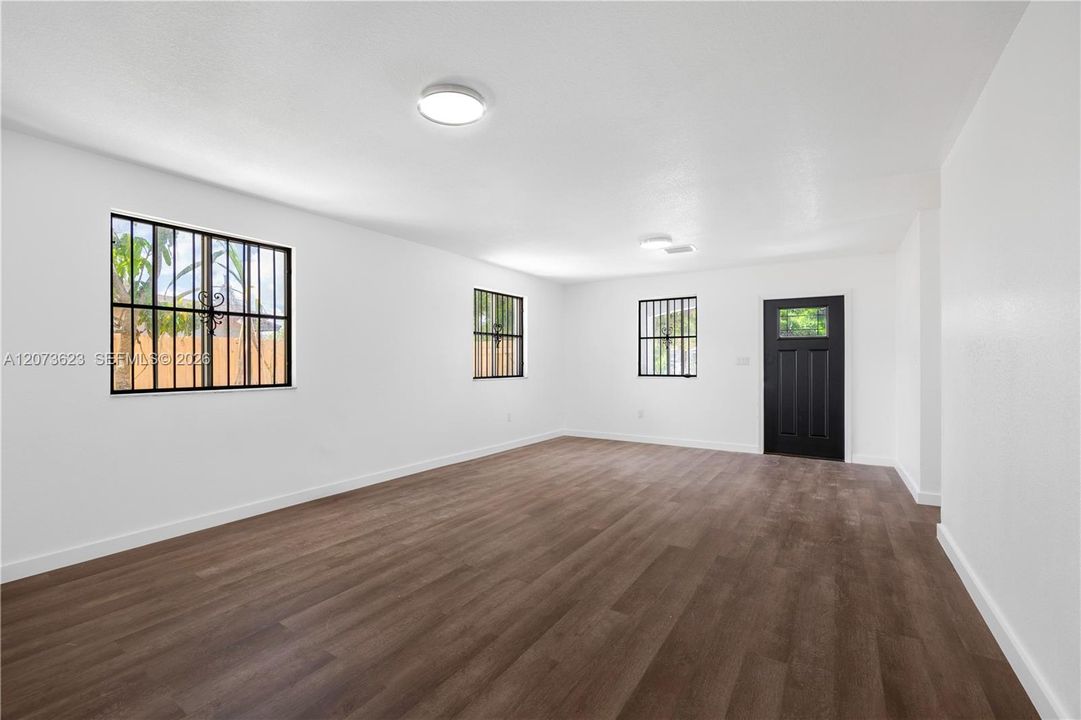 For Rent: $3,300 (4 beds, 2 baths, 1372 Square Feet)