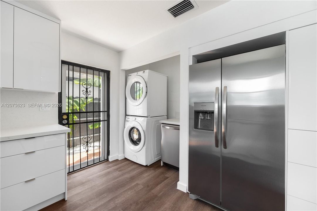For Rent: $3,300 (4 beds, 2 baths, 1372 Square Feet)