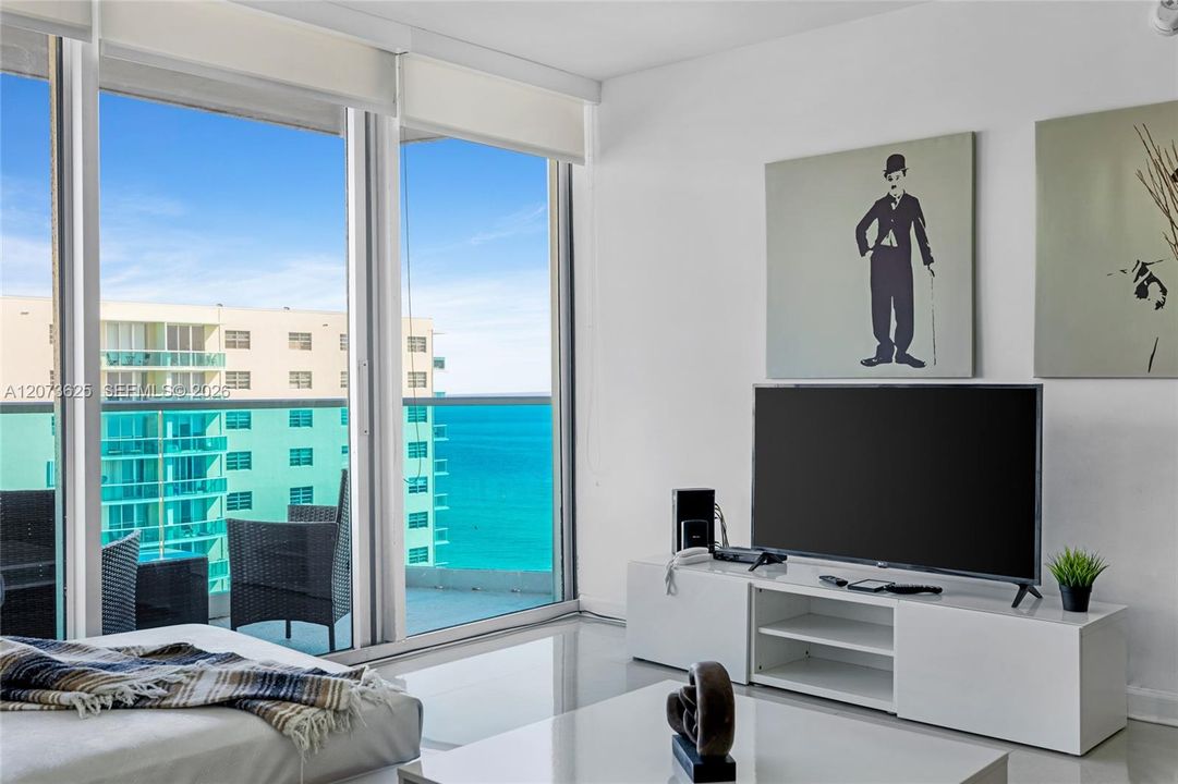 For Sale: $599,000 (2 beds, 2 baths, 1346 Square Feet)
