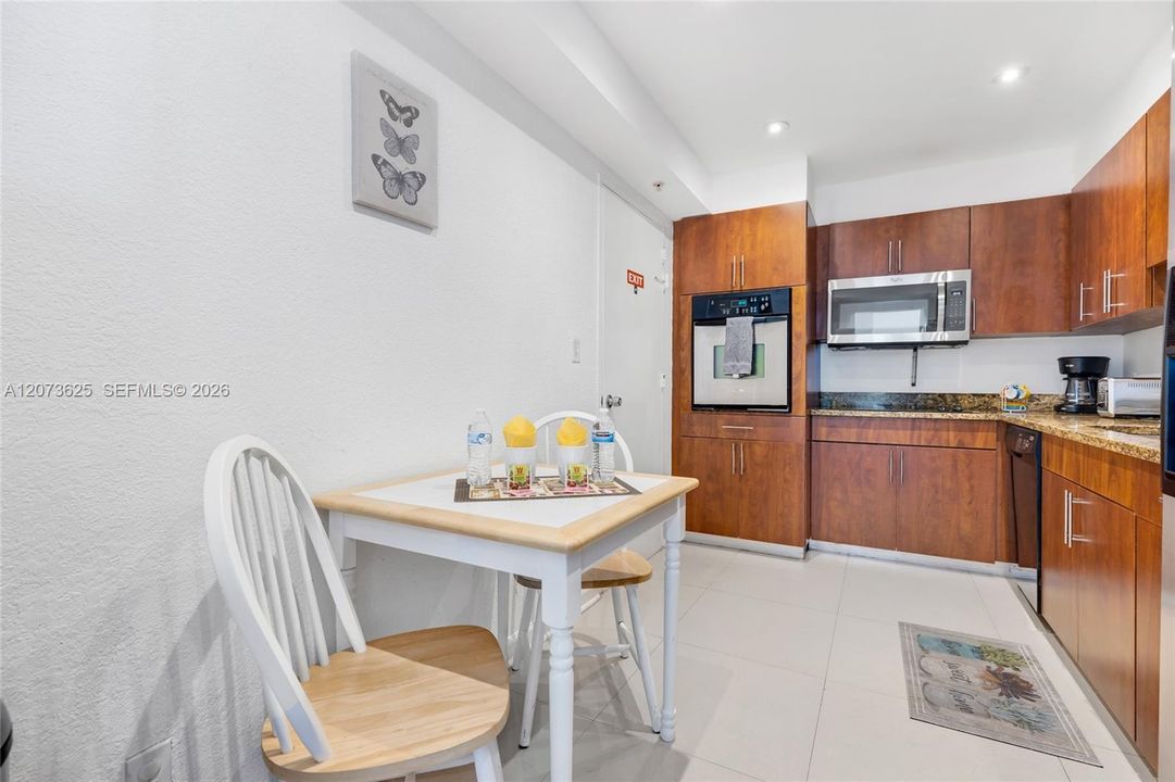 For Sale: $599,000 (2 beds, 2 baths, 1346 Square Feet)