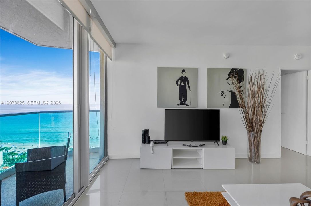 For Sale: $599,000 (2 beds, 2 baths, 1346 Square Feet)