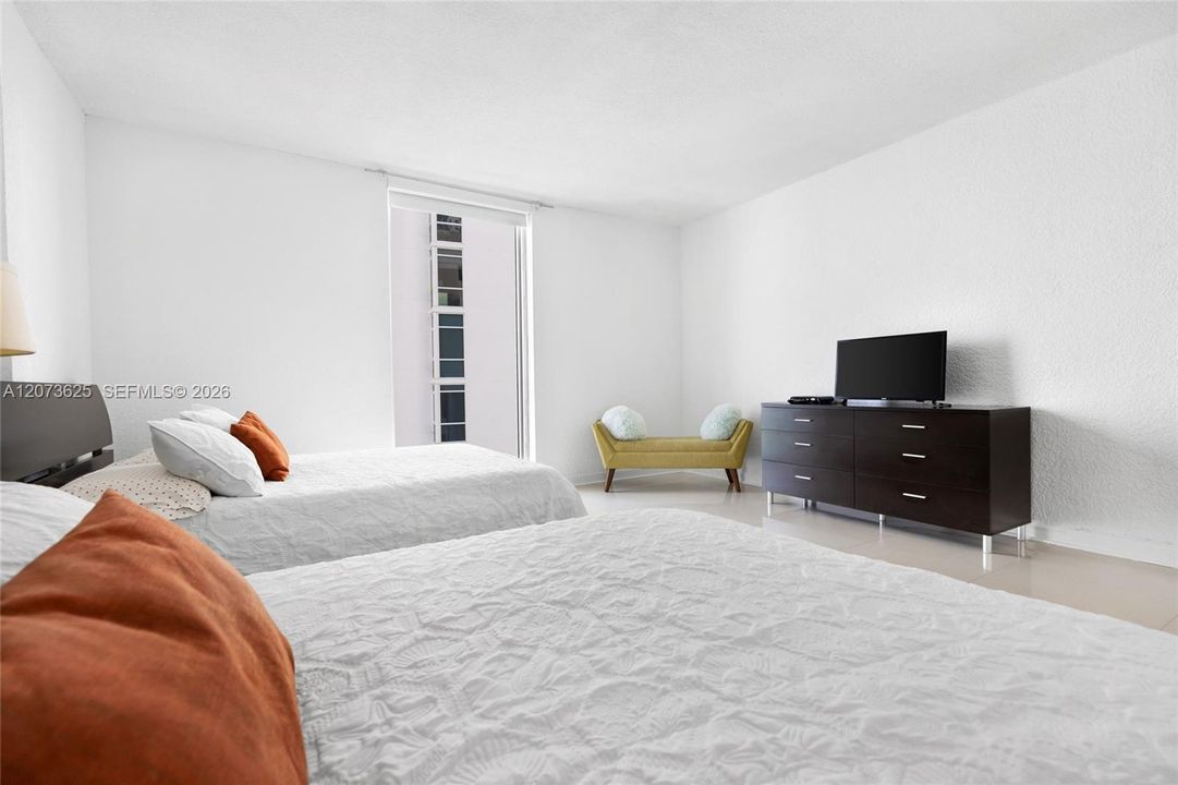 For Sale: $599,000 (2 beds, 2 baths, 1346 Square Feet)