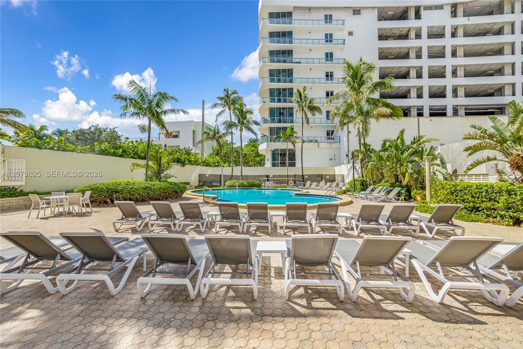 For Sale: $599,000 (2 beds, 2 baths, 1346 Square Feet)