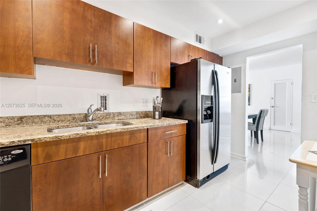 For Sale: $599,000 (2 beds, 2 baths, 1346 Square Feet)