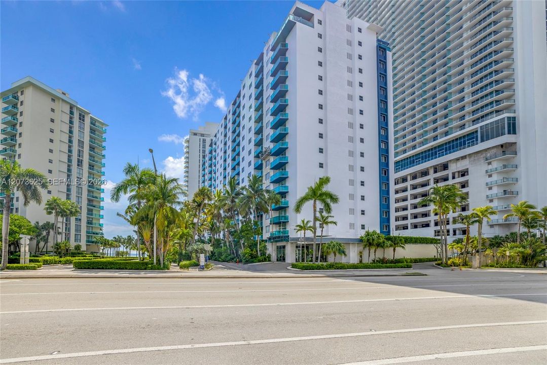 For Sale: $599,000 (2 beds, 2 baths, 1346 Square Feet)