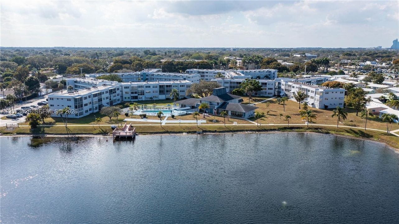 For Rent: $1,700 (1 beds, 1 baths, 727 Square Feet)