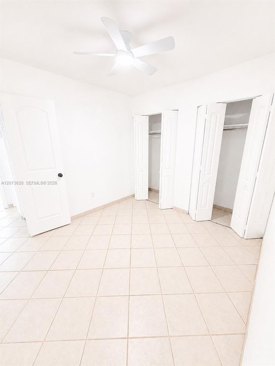 В аренду: $2,300 (2 спален, 1 ванн, 700 Квадратных фут)
