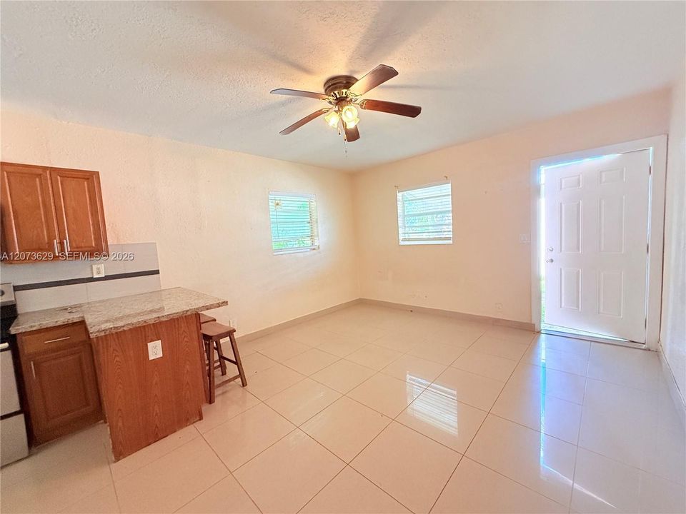For Rent: $1,450 (0 beds, 1 baths, 1418 Square Feet)