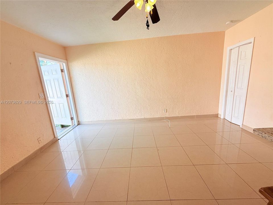 For Rent: $1,450 (0 beds, 1 baths, 1418 Square Feet)