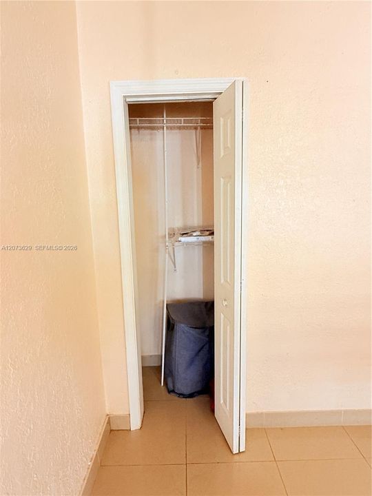 For Rent: $1,450 (0 beds, 1 baths, 1418 Square Feet)
