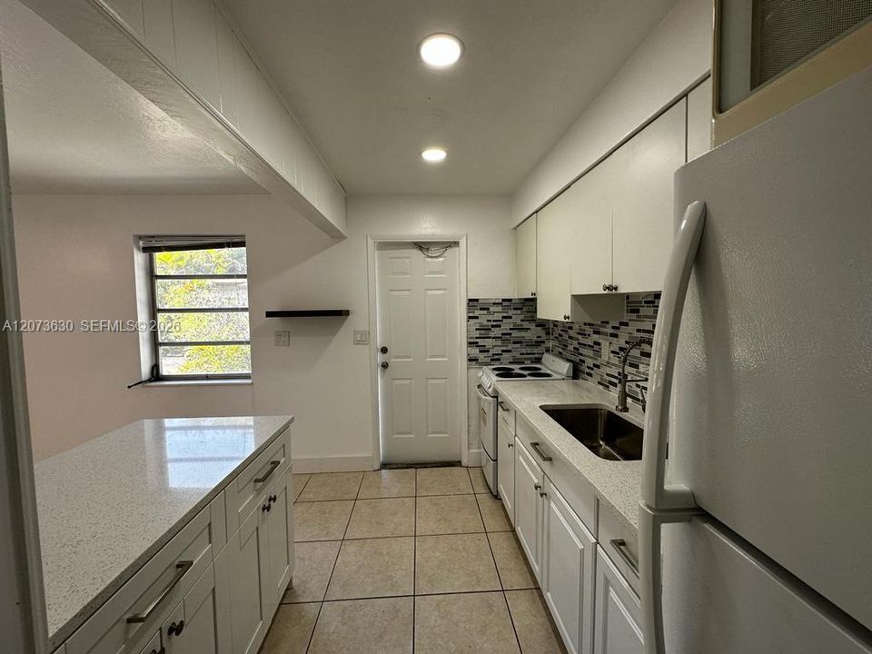 For Rent: $1,650 (1 beds, 1 baths, 680 Square Feet)