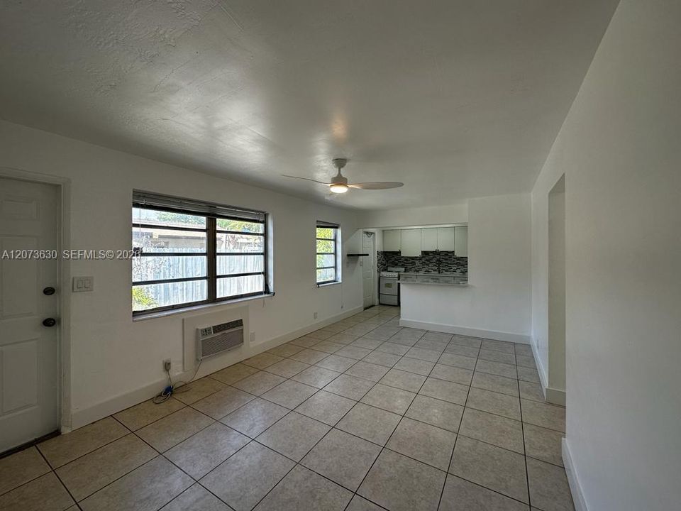 For Rent: $1,650 (1 beds, 1 baths, 680 Square Feet)