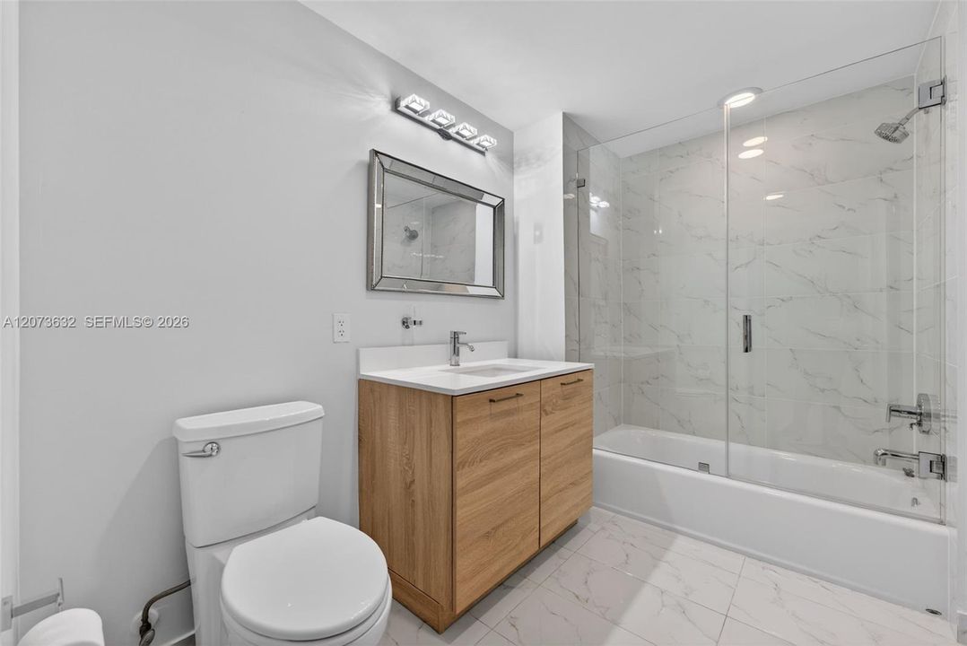 Active With Contract: $535,000 (1 beds, 2 baths, 937 Square Feet)