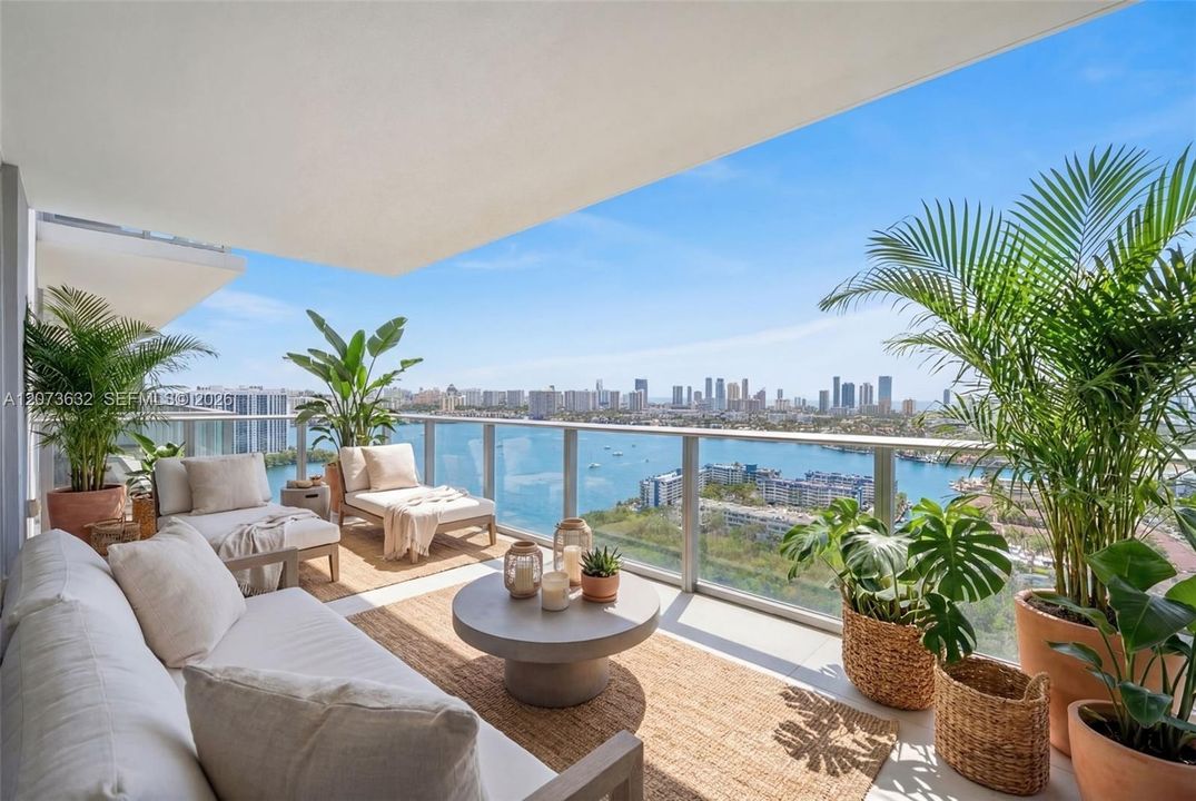 Active With Contract: $535,000 (1 beds, 2 baths, 937 Square Feet)