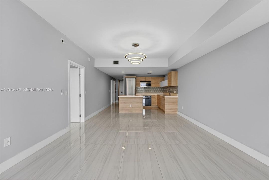 Active With Contract: $535,000 (1 beds, 2 baths, 937 Square Feet)