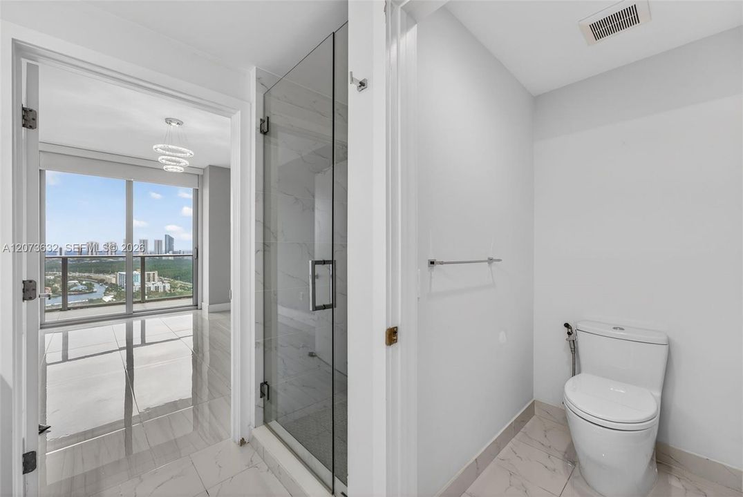 Active With Contract: $535,000 (1 beds, 2 baths, 937 Square Feet)