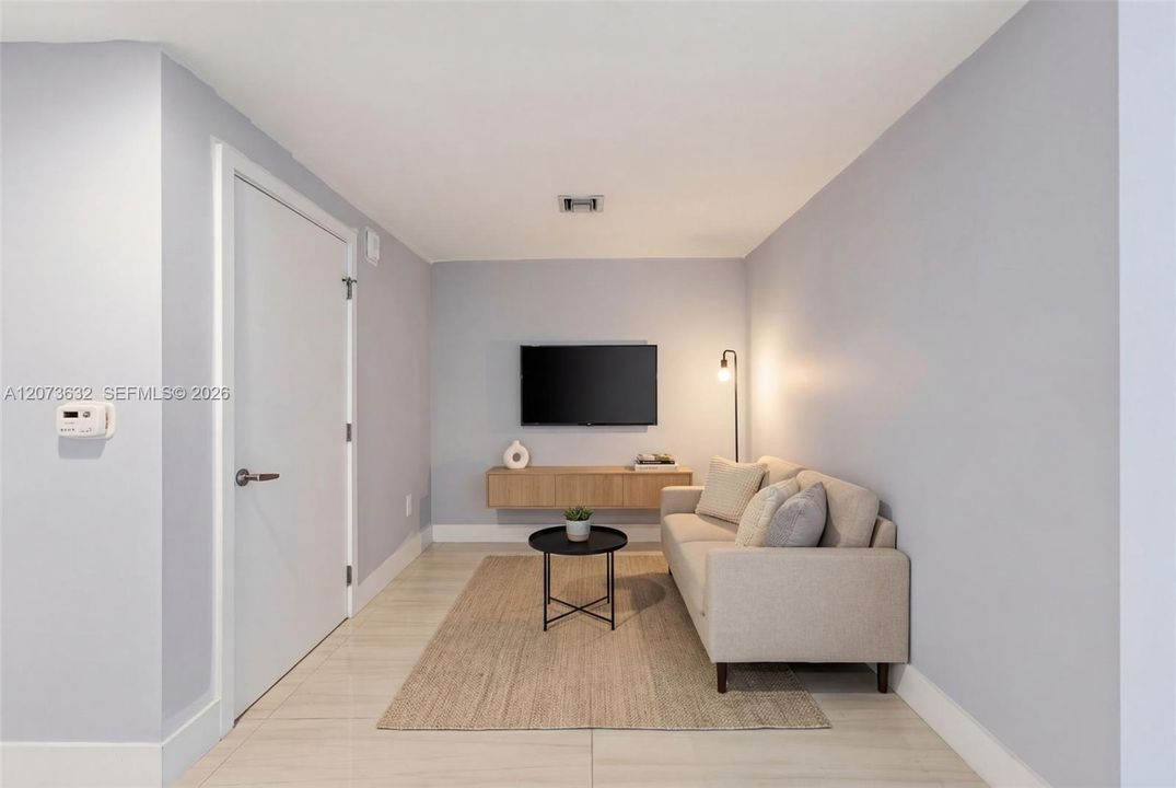 Active With Contract: $535,000 (1 beds, 2 baths, 937 Square Feet)