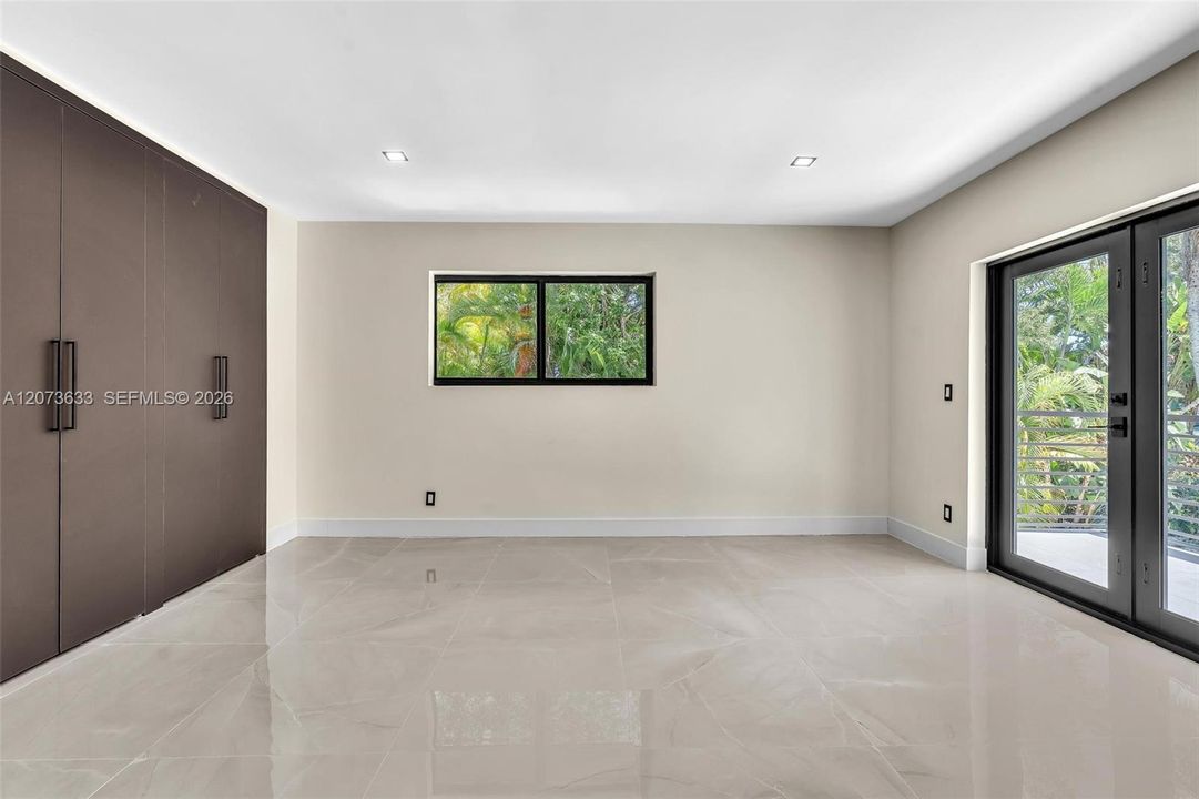 For Sale: $1,975,000 (3 beds, 2 baths, 2184 Square Feet)