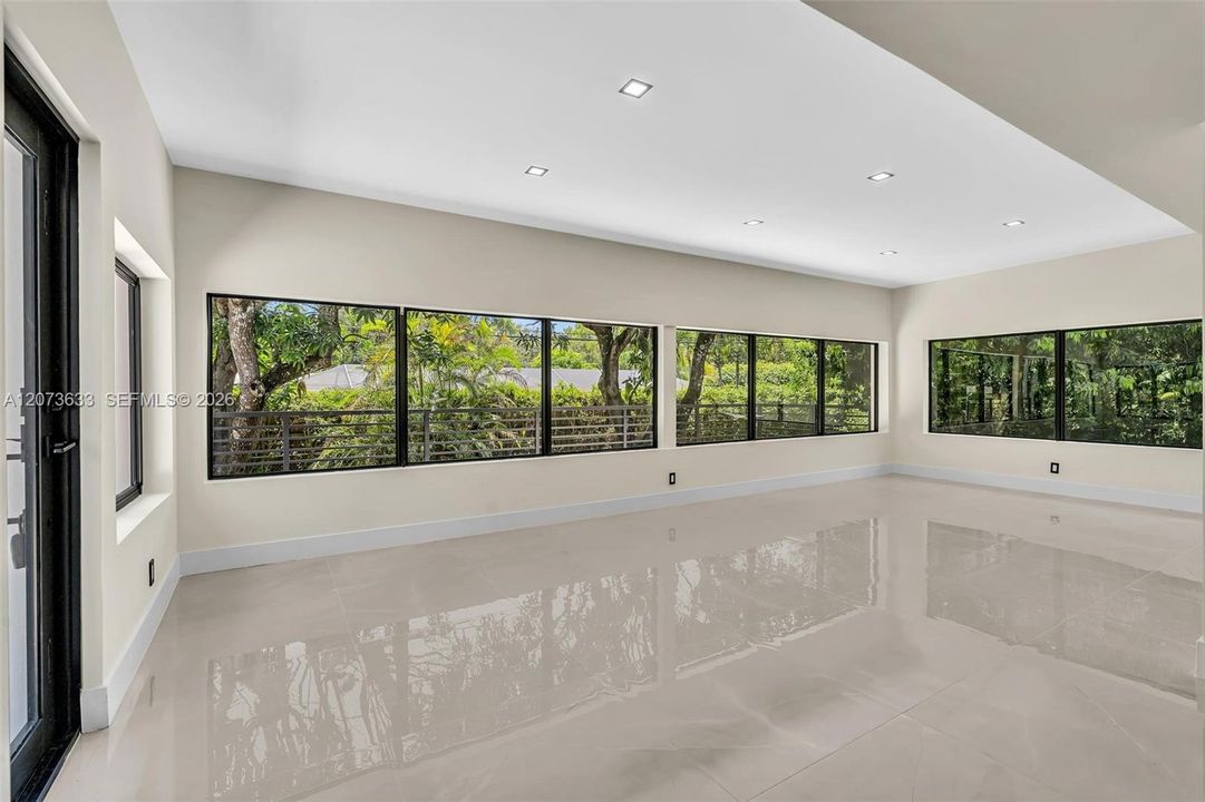 For Sale: $1,975,000 (3 beds, 2 baths, 2184 Square Feet)