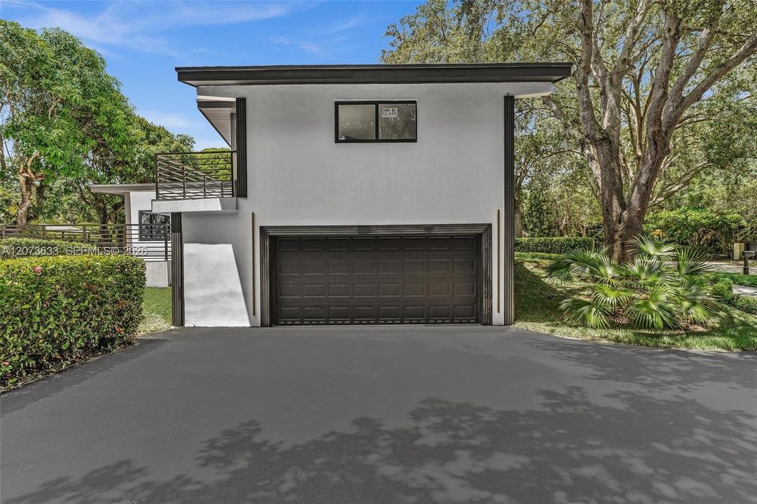 For Sale: $1,975,000 (3 beds, 2 baths, 2184 Square Feet)