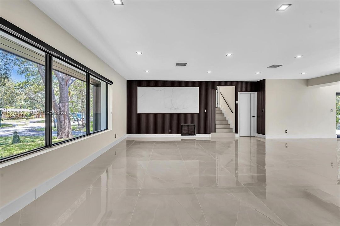 For Sale: $1,975,000 (3 beds, 2 baths, 2184 Square Feet)