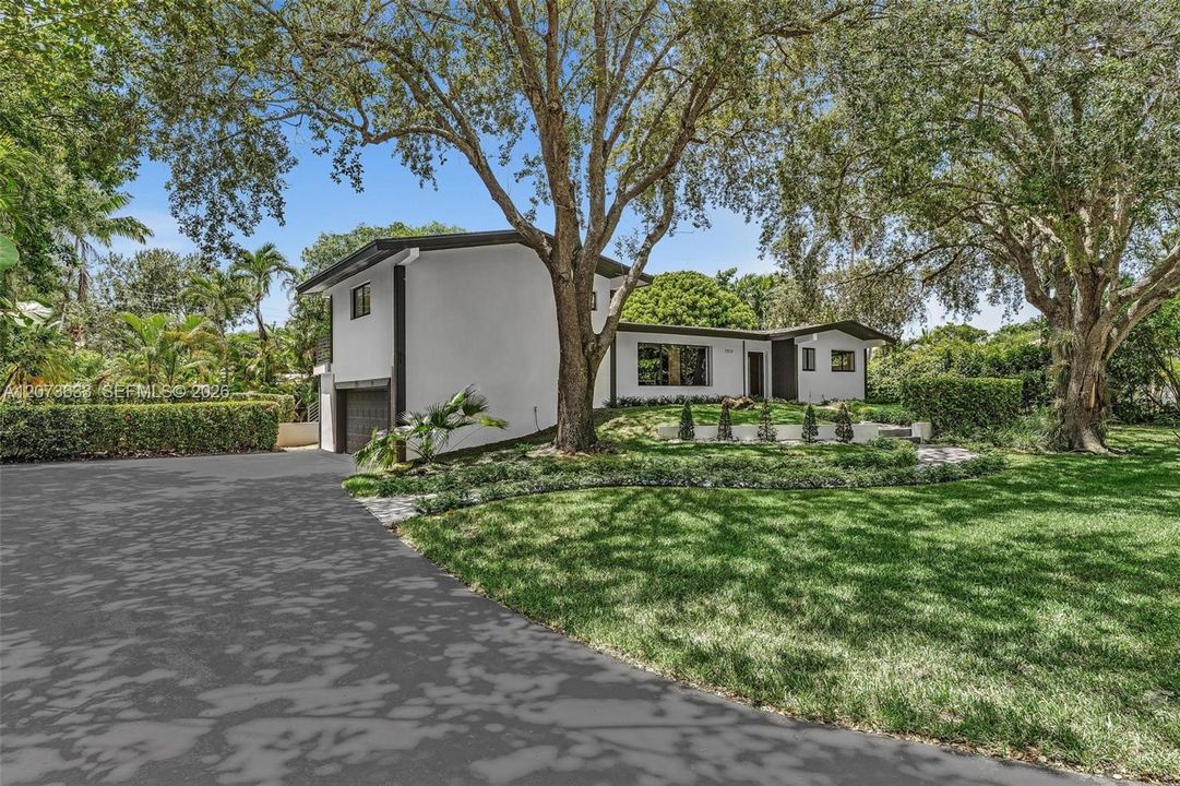 For Sale: $1,975,000 (3 beds, 2 baths, 2184 Square Feet)