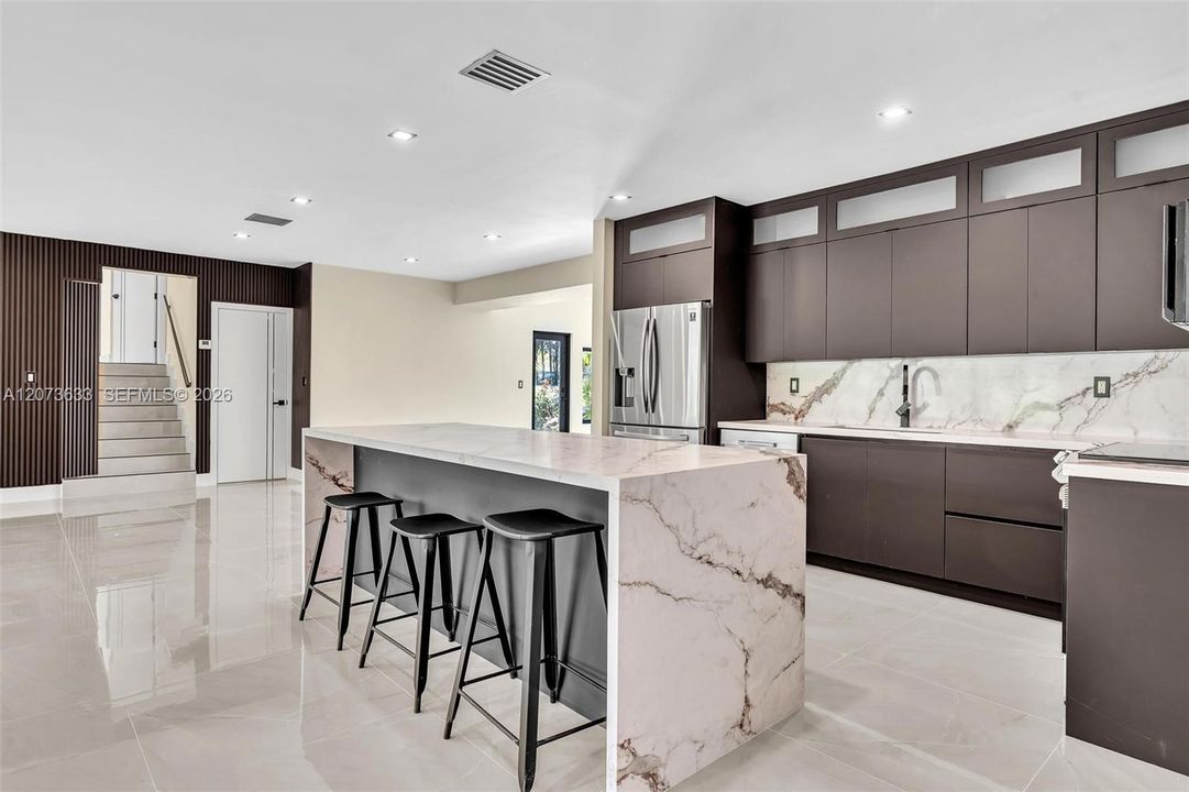 For Sale: $1,975,000 (3 beds, 2 baths, 2184 Square Feet)