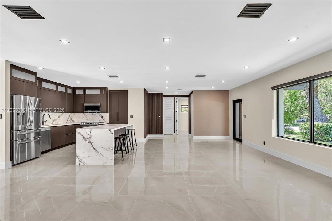 For Sale: $1,975,000 (3 beds, 2 baths, 2184 Square Feet)