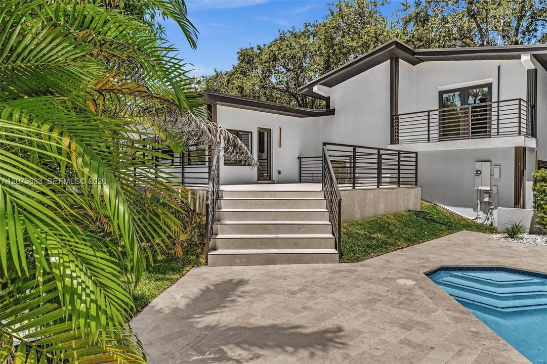 For Sale: $1,975,000 (3 beds, 2 baths, 2184 Square Feet)