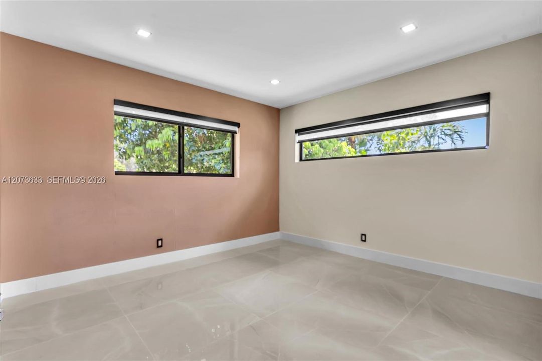 For Sale: $1,975,000 (3 beds, 2 baths, 2184 Square Feet)