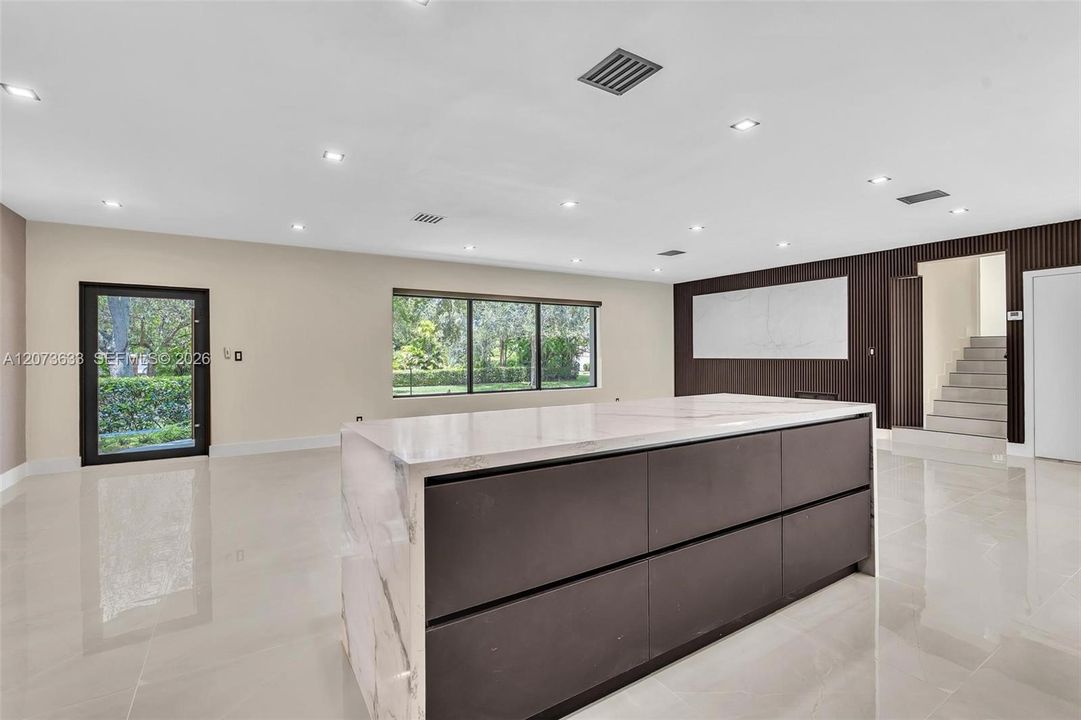 For Sale: $1,975,000 (3 beds, 2 baths, 2184 Square Feet)