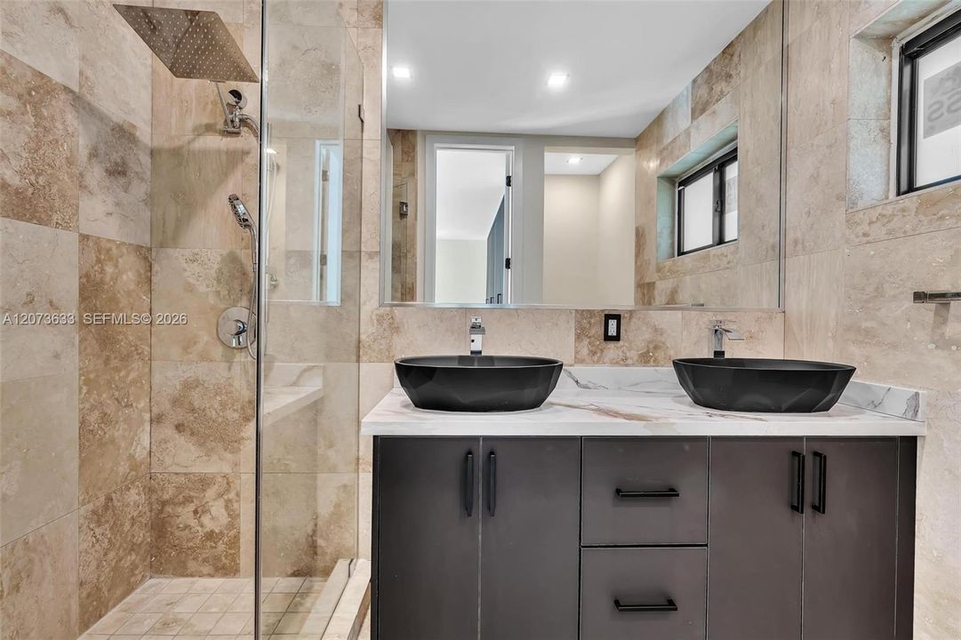 For Sale: $1,975,000 (3 beds, 2 baths, 2184 Square Feet)