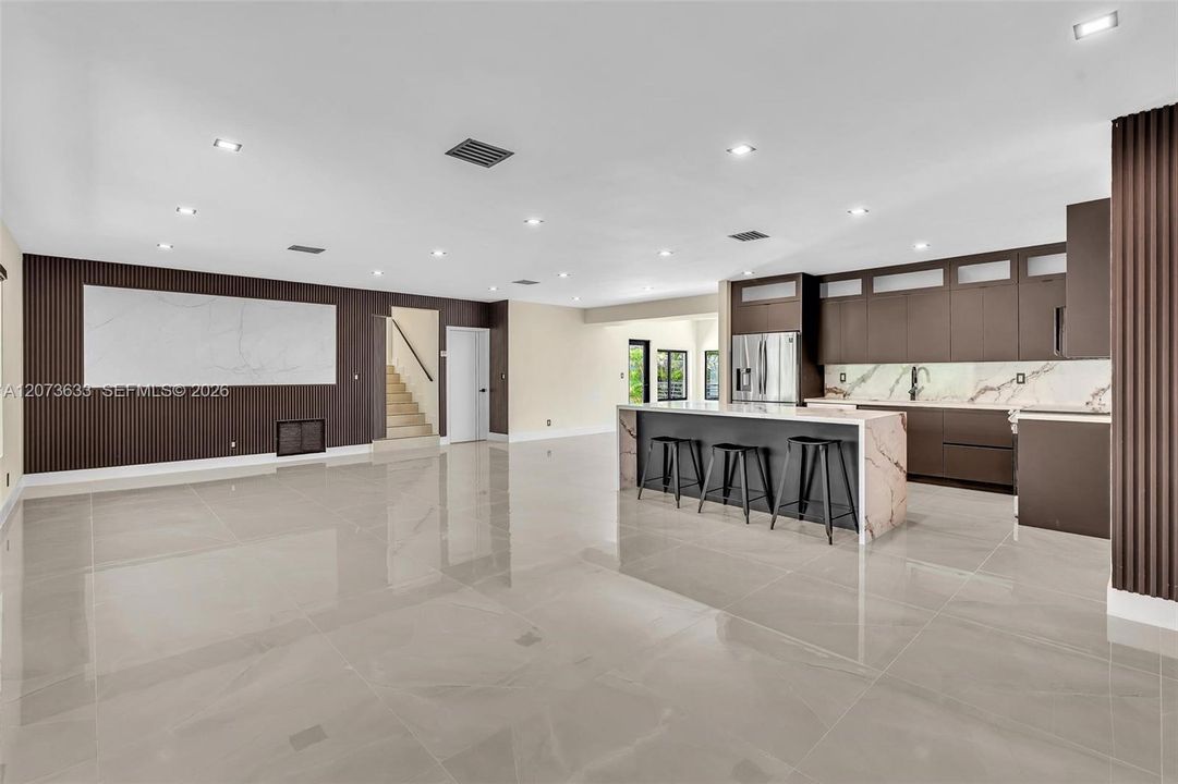 For Sale: $1,975,000 (3 beds, 2 baths, 2184 Square Feet)