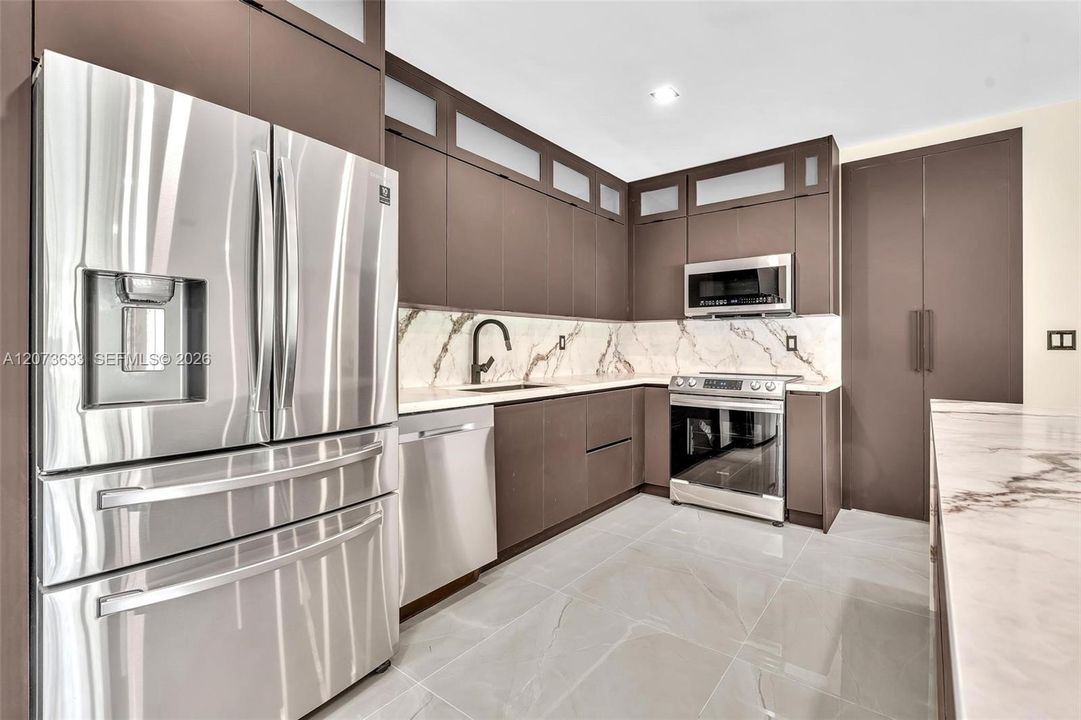 For Sale: $1,975,000 (3 beds, 2 baths, 2184 Square Feet)