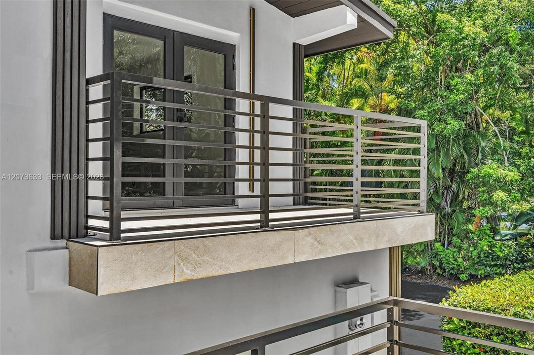 For Sale: $1,975,000 (3 beds, 2 baths, 2184 Square Feet)