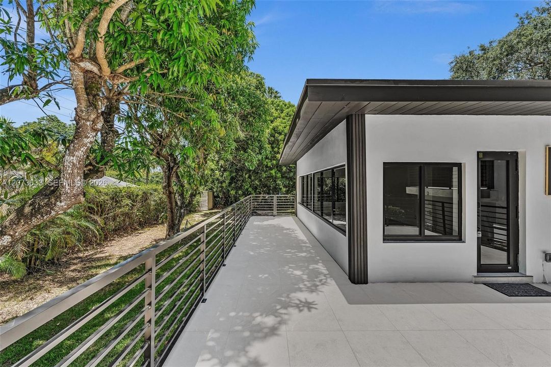 For Sale: $1,975,000 (3 beds, 2 baths, 2184 Square Feet)