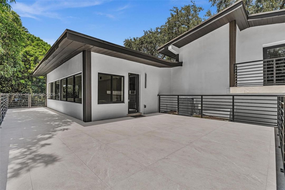 For Sale: $1,975,000 (3 beds, 2 baths, 2184 Square Feet)