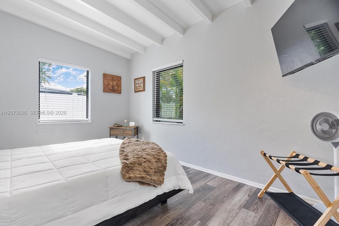 For Sale: $699,000 (3 beds, 2 baths, 1212 Square Feet)