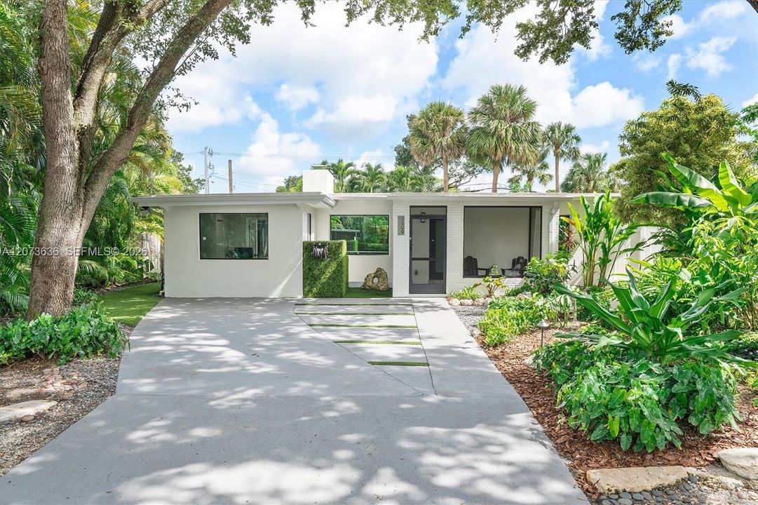 For Sale: $699,000 (3 beds, 2 baths, 1212 Square Feet)