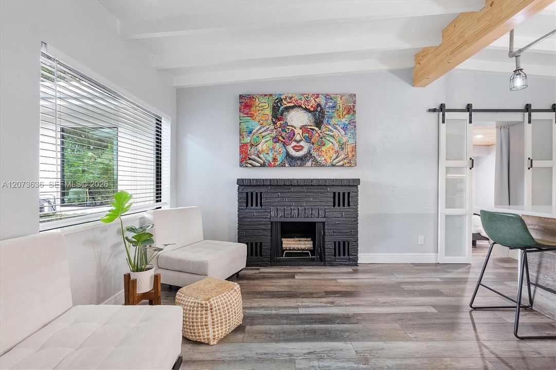 For Sale: $699,000 (3 beds, 2 baths, 1212 Square Feet)