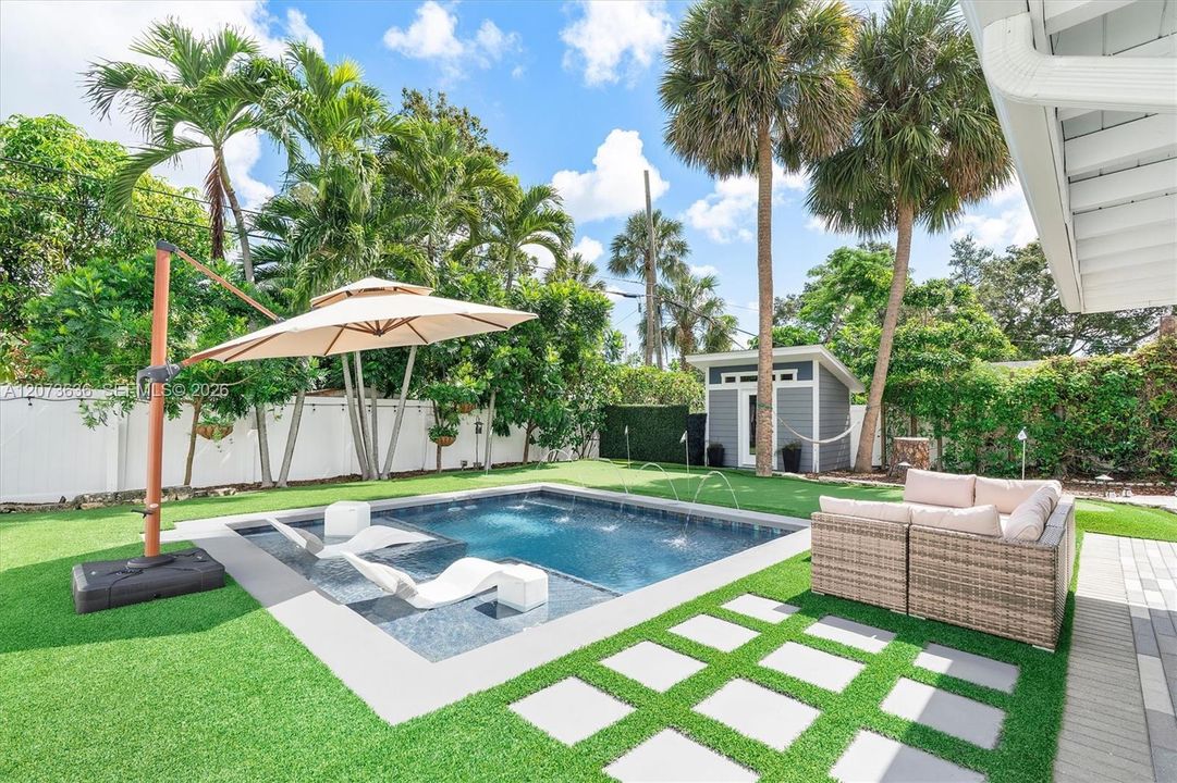 For Sale: $699,000 (3 beds, 2 baths, 1212 Square Feet)
