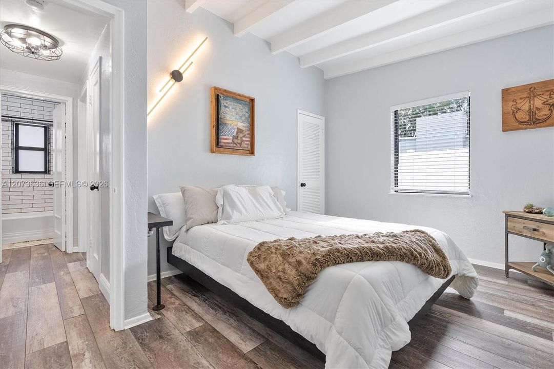For Sale: $699,000 (3 beds, 2 baths, 1212 Square Feet)